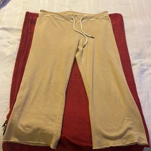 Comfy! Like NEW! Tan khaki color size 1
